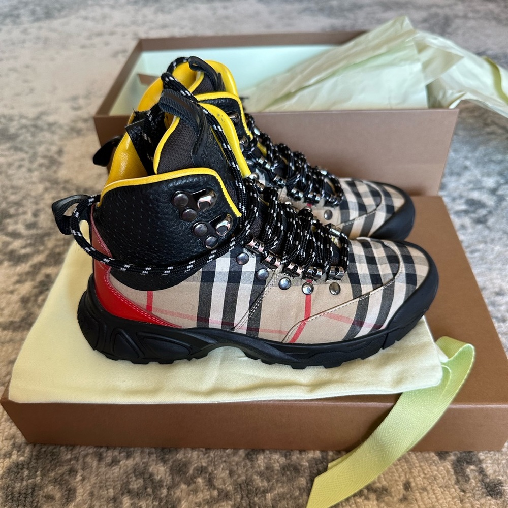 Burberry Mini Tor hiking boots, size 31( US 13)